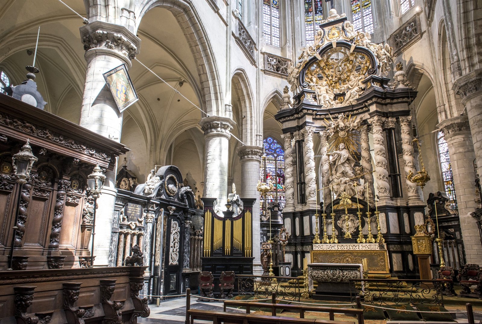 L’intérieur richement décoré de l’église Saint-Jacques à Anvers